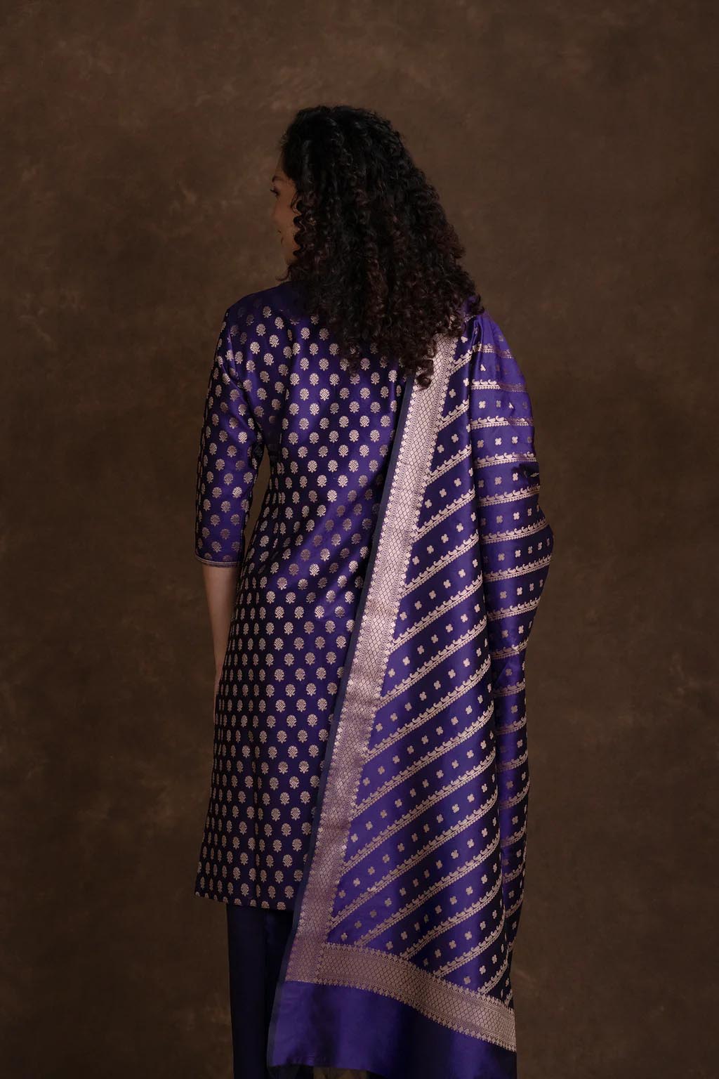 Regal Zari Butti Kurta Set