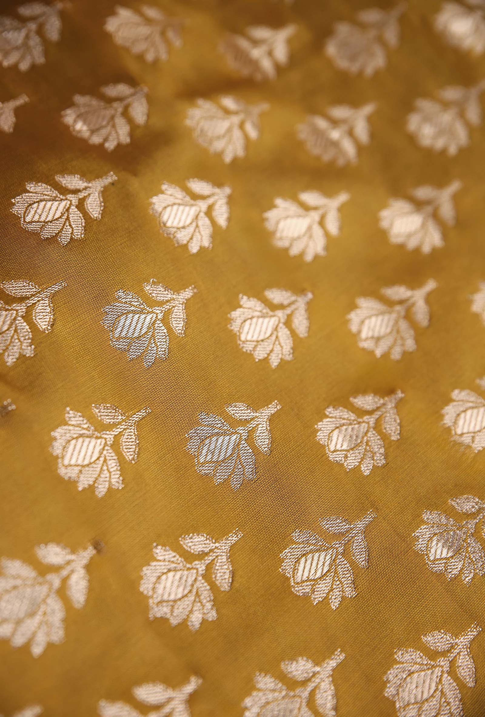 Regal Zari Butti Kurta Set