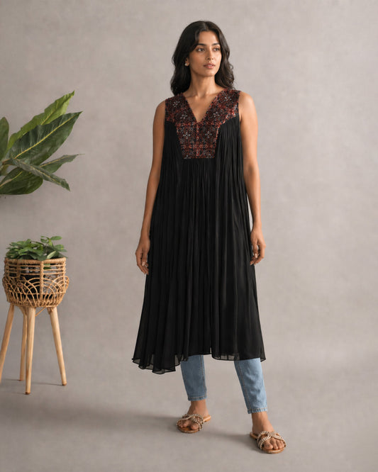 How To Style a Black Kurti With Jeans