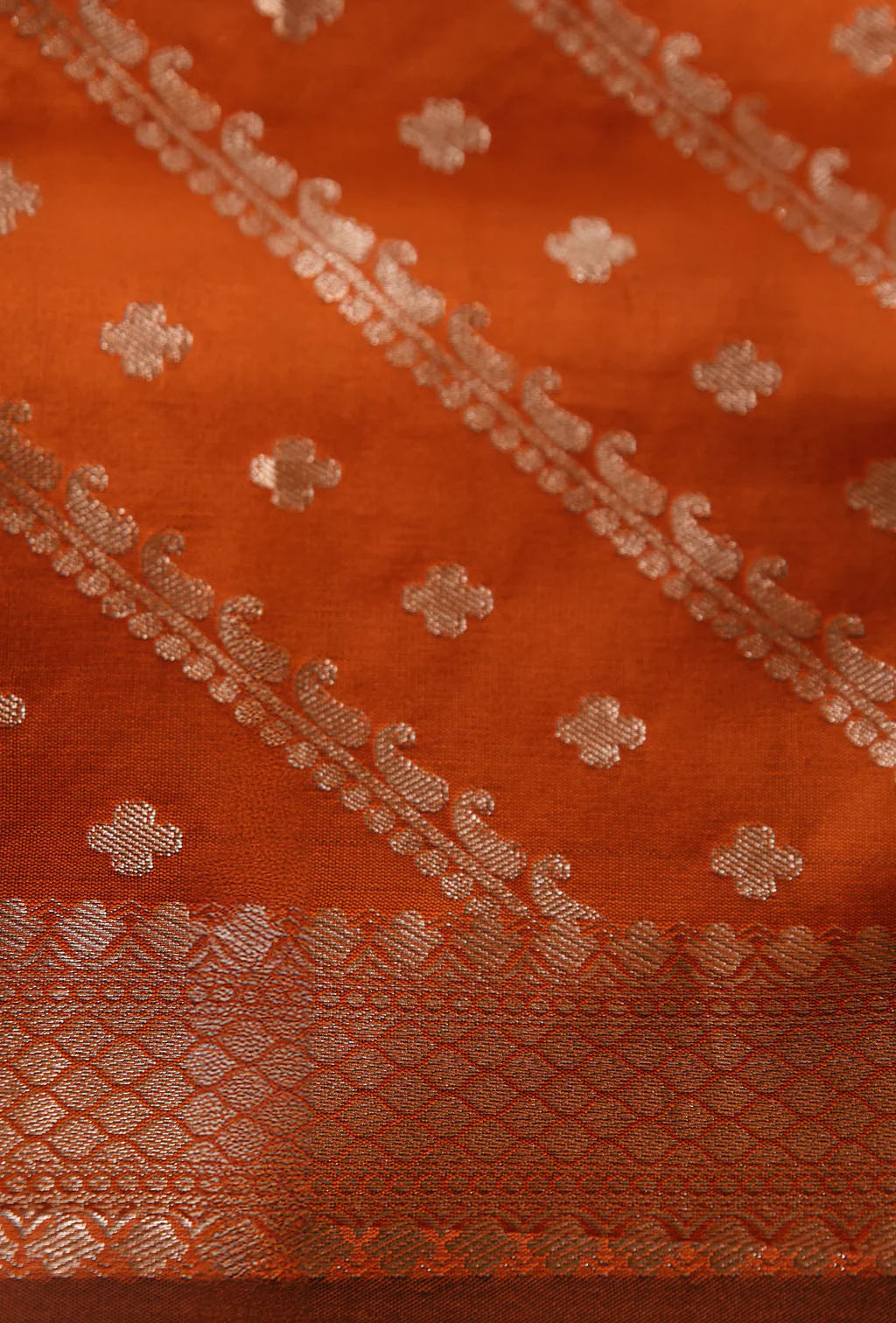 Regal Zari Butti Kurta Set