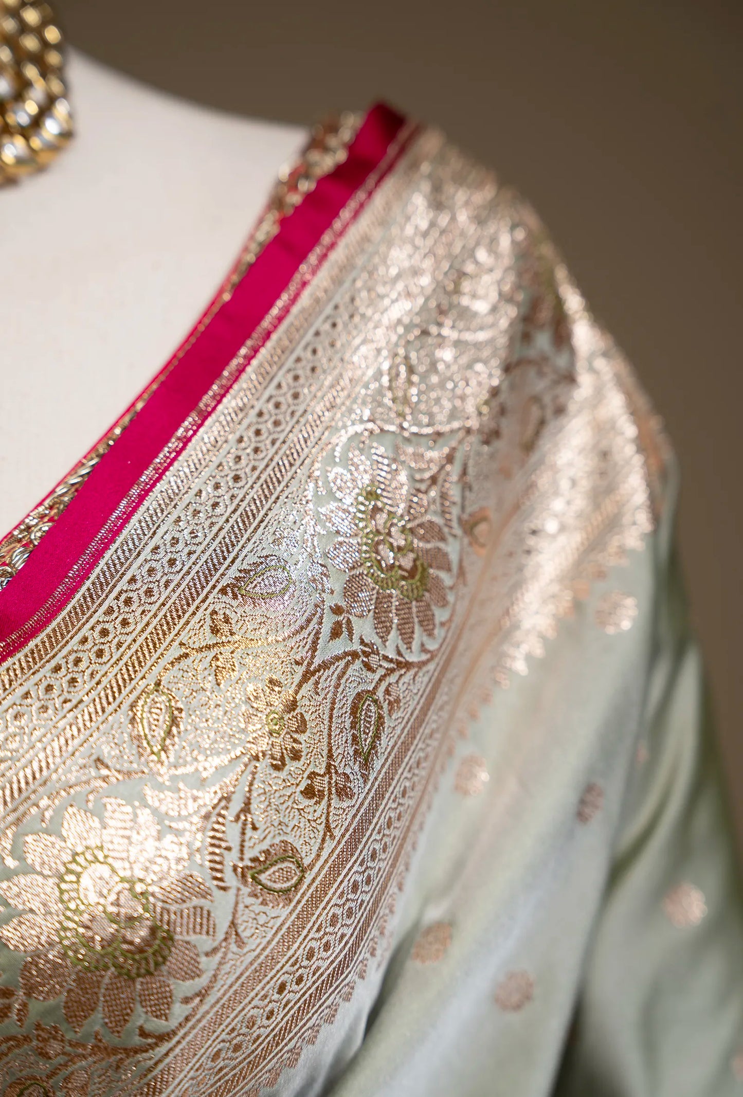 Mint Green Dual Color Mashru Silk Saree With Unstitched Blouse