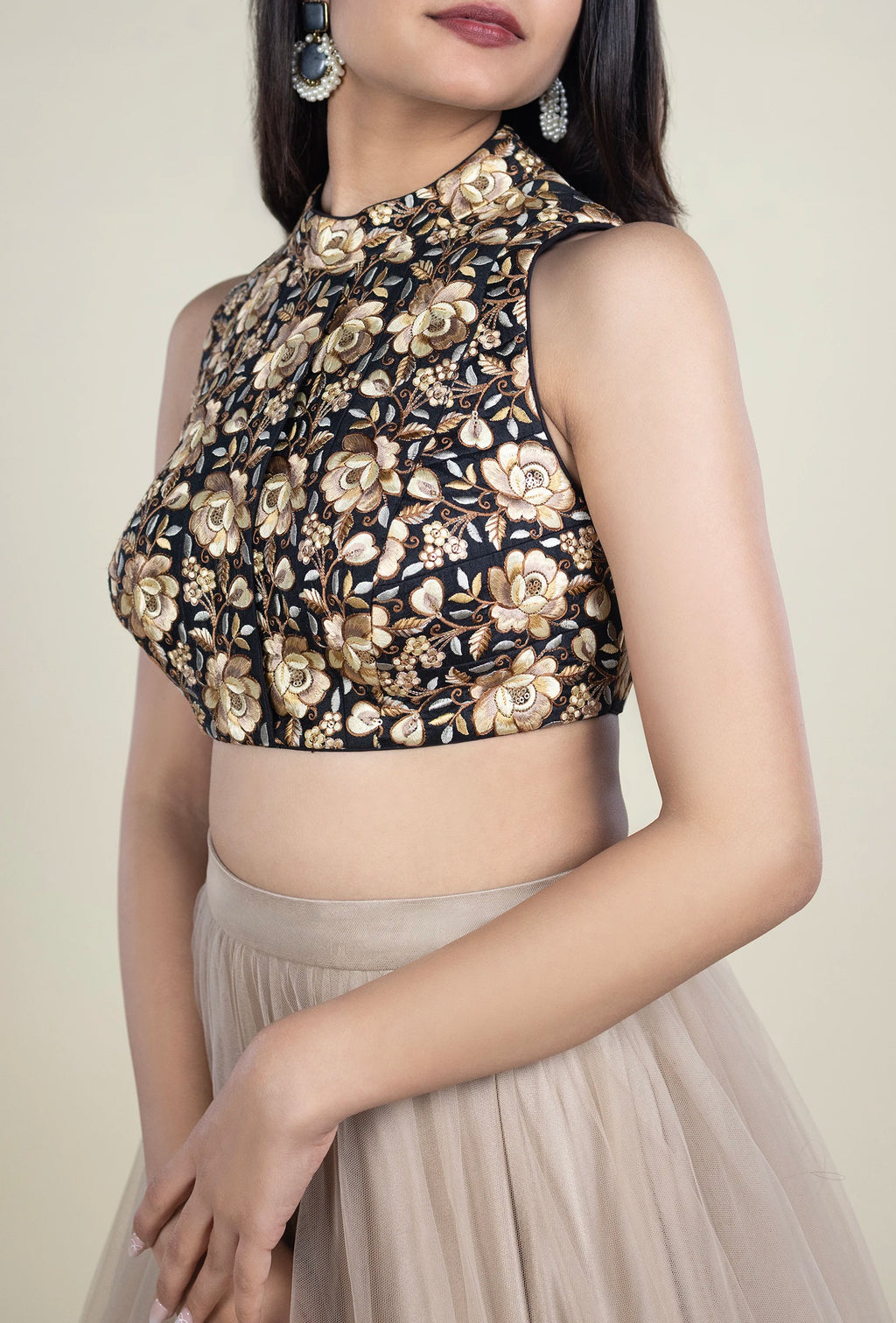 TJBL00022_3 Black Floral Embroidery Blouse